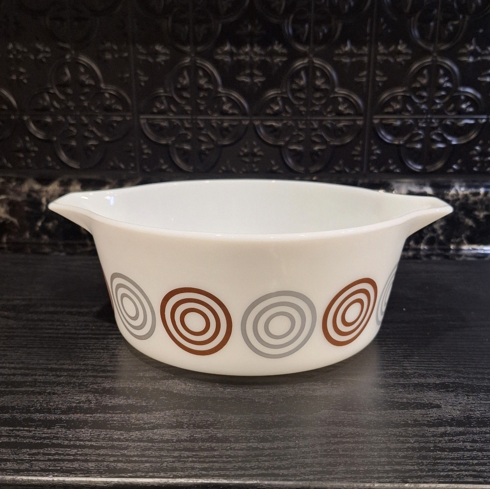 Pyrex Promotional Bullseye 475 Casserole, Cosmopolitan Salton Corning, 1970s